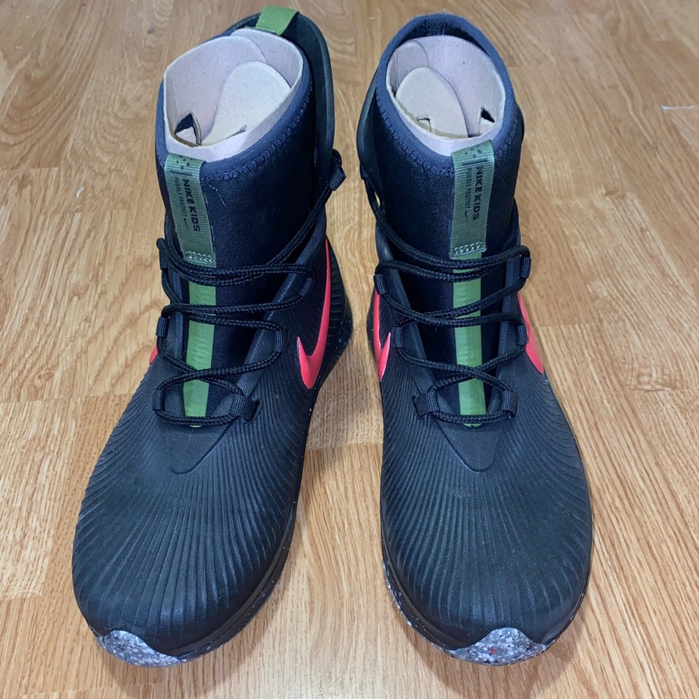 Nike Binzie Boot Black/Crimson sz 4 BRAND NEW